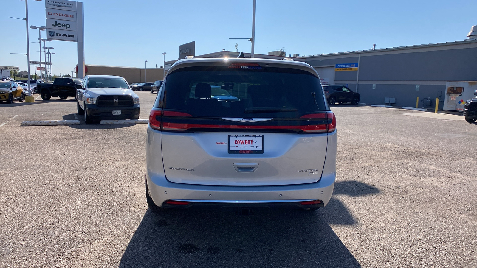 2023 Chrysler Pacifica Limited AWD 5