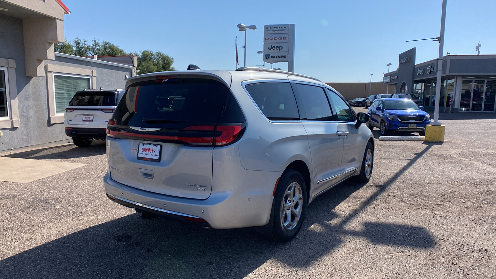 2023 Chrysler Pacifica Limited AWD 6