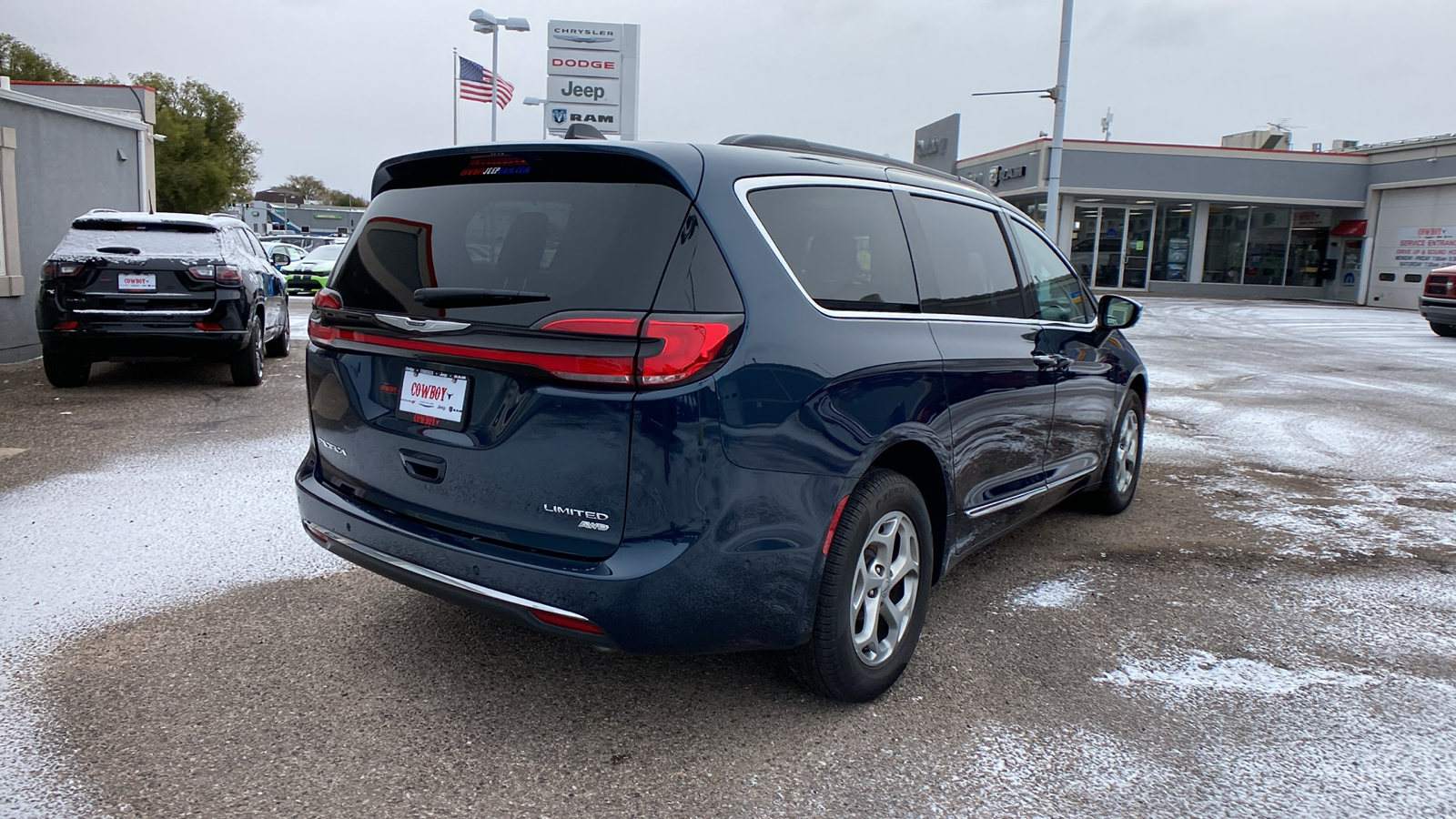 2023 Chrysler Pacifica Limited AWD 6