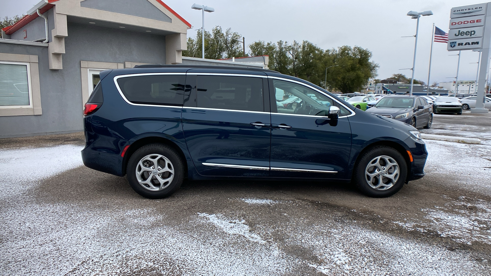 2023 Chrysler Pacifica Limited AWD 7