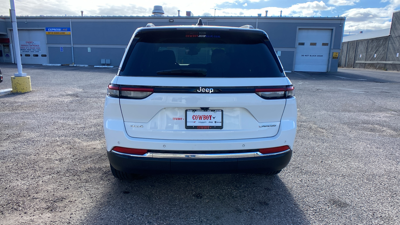 2023 Jeep Grand Cherokee Laredo 4x4 5