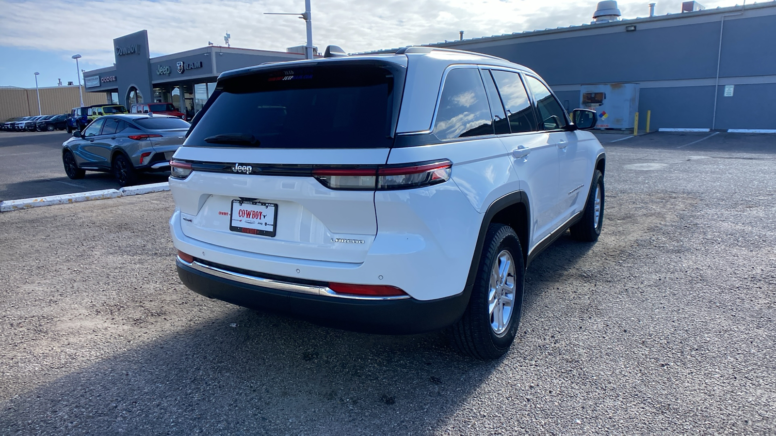 2023 Jeep Grand Cherokee Laredo 4x4 6