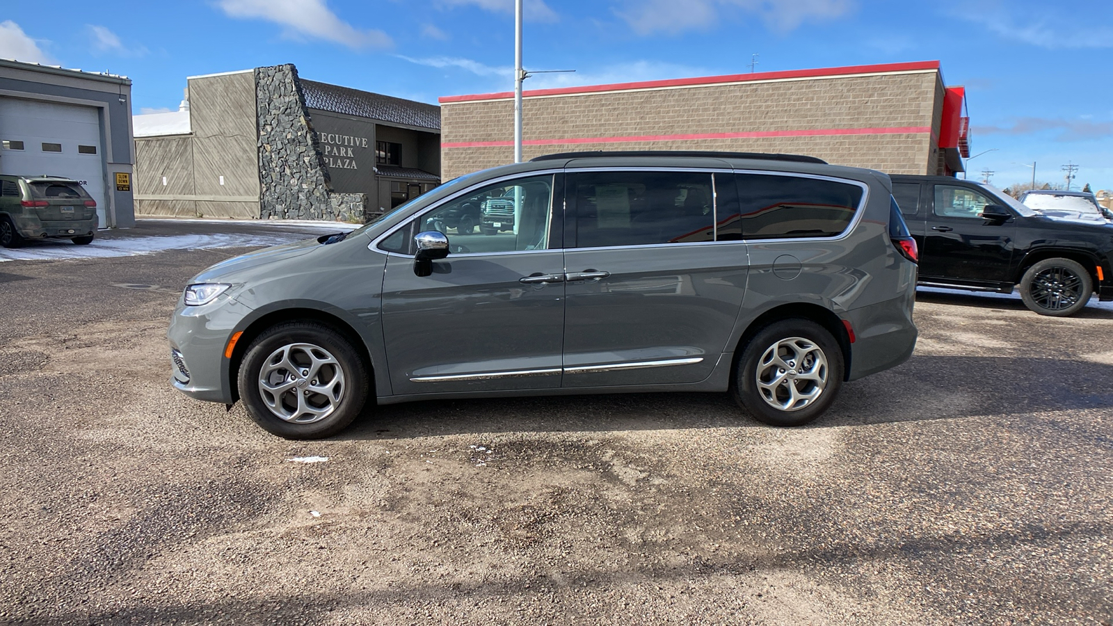 2023 Chrysler Pacifica Limited AWD 2