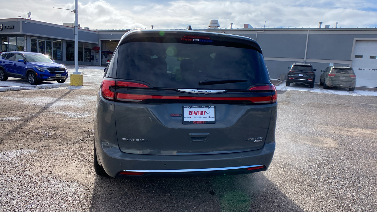 2023 Chrysler Pacifica Limited AWD 5