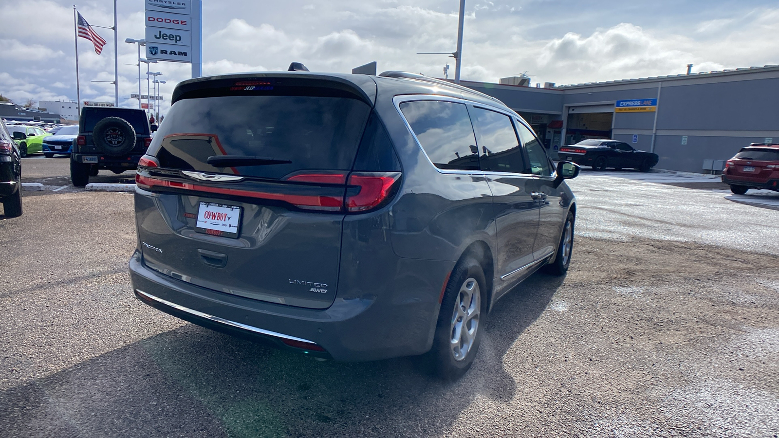 2023 Chrysler Pacifica Limited AWD 6