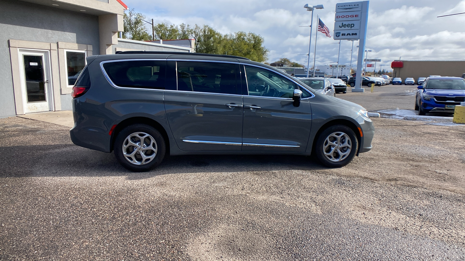 2023 Chrysler Pacifica Limited AWD 7