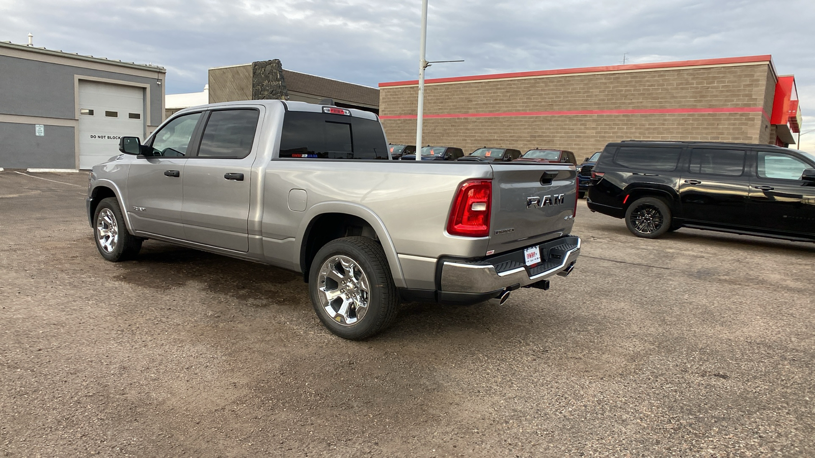 2025 Ram 1500 Big Horn 4x4 Crew Cab 64 Box 3