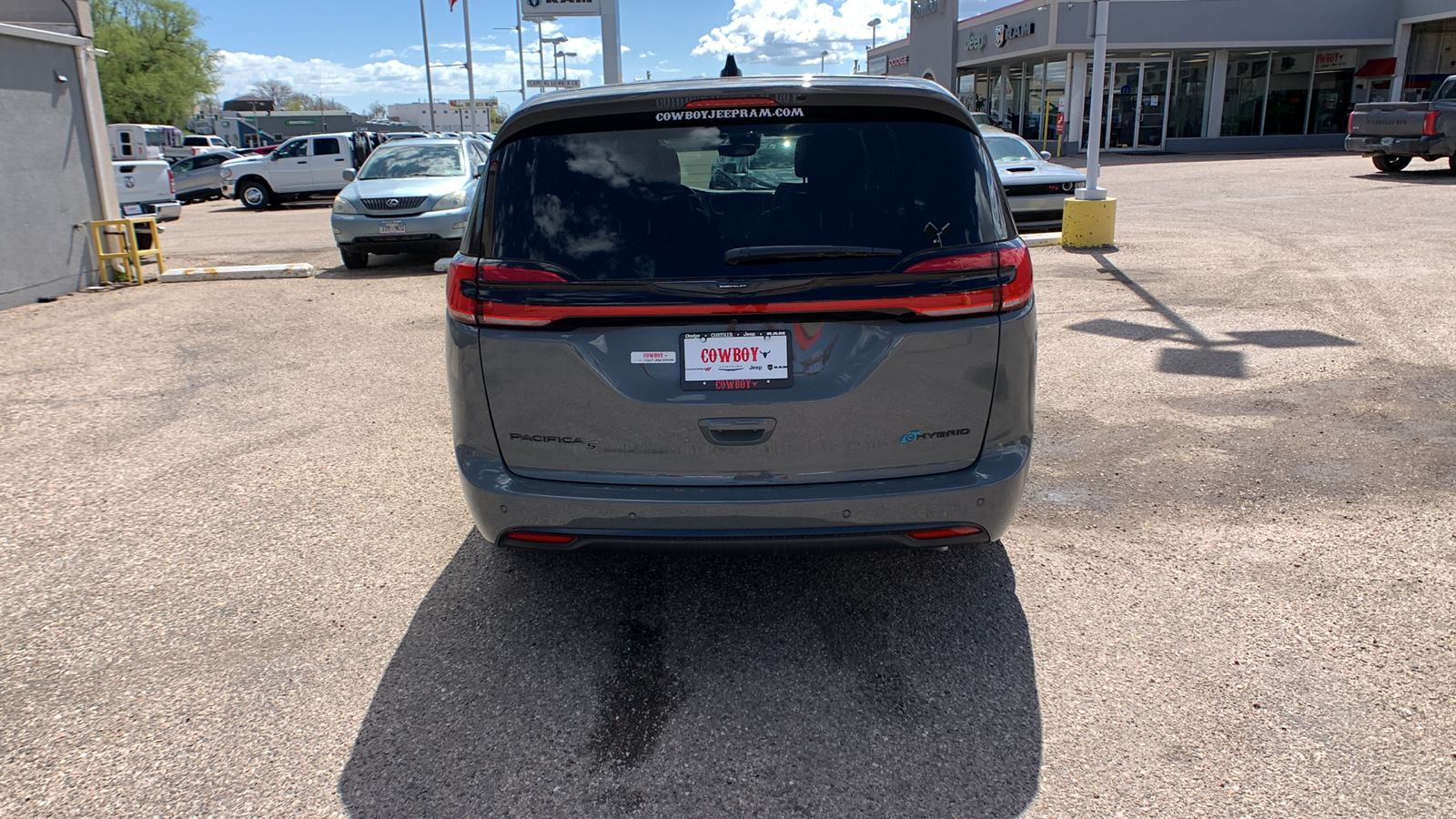 2023 Chrysler Pacifica Hybrid Limited FWD 6