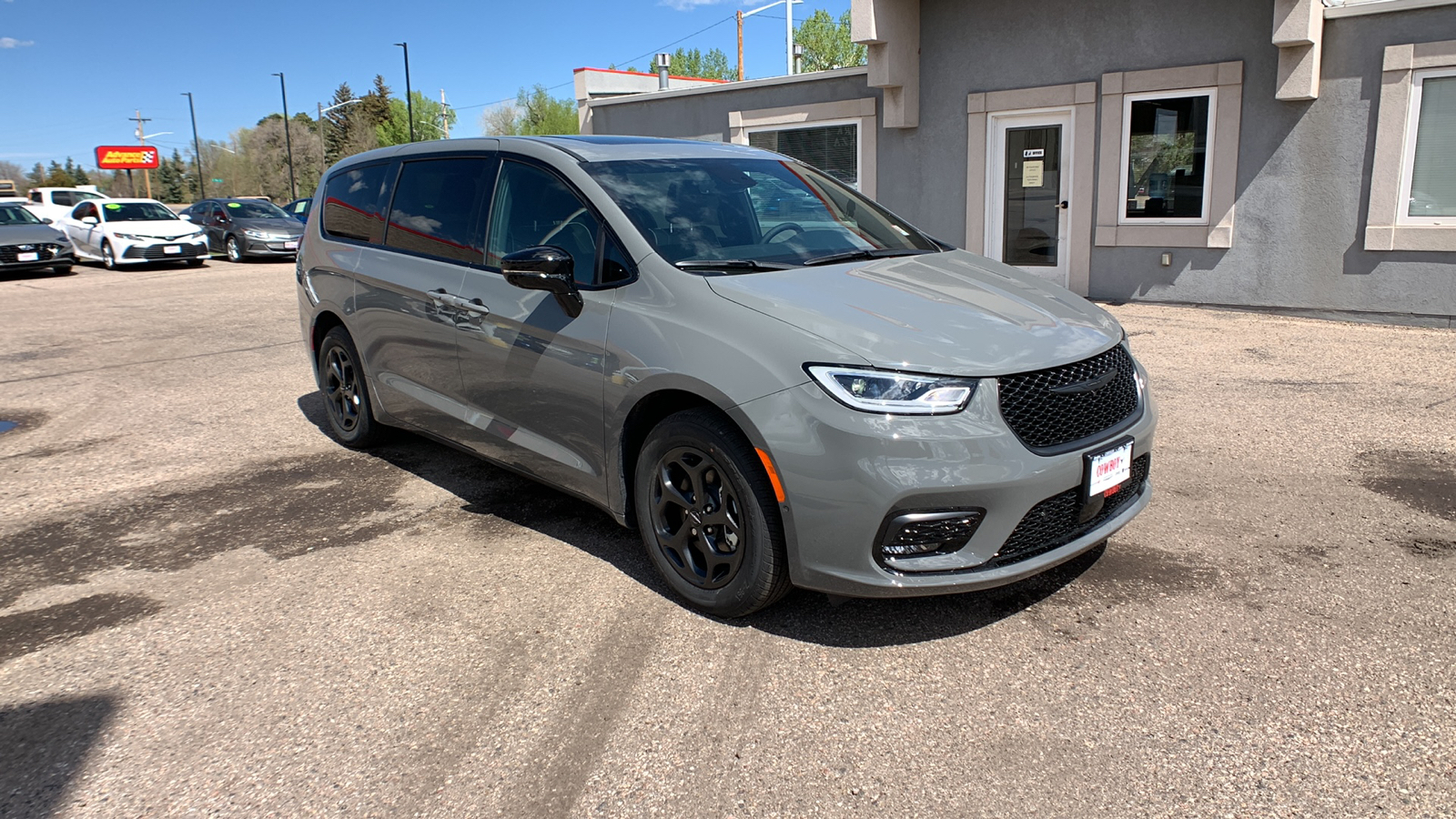2023 Chrysler Pacifica Hybrid Limited FWD 9