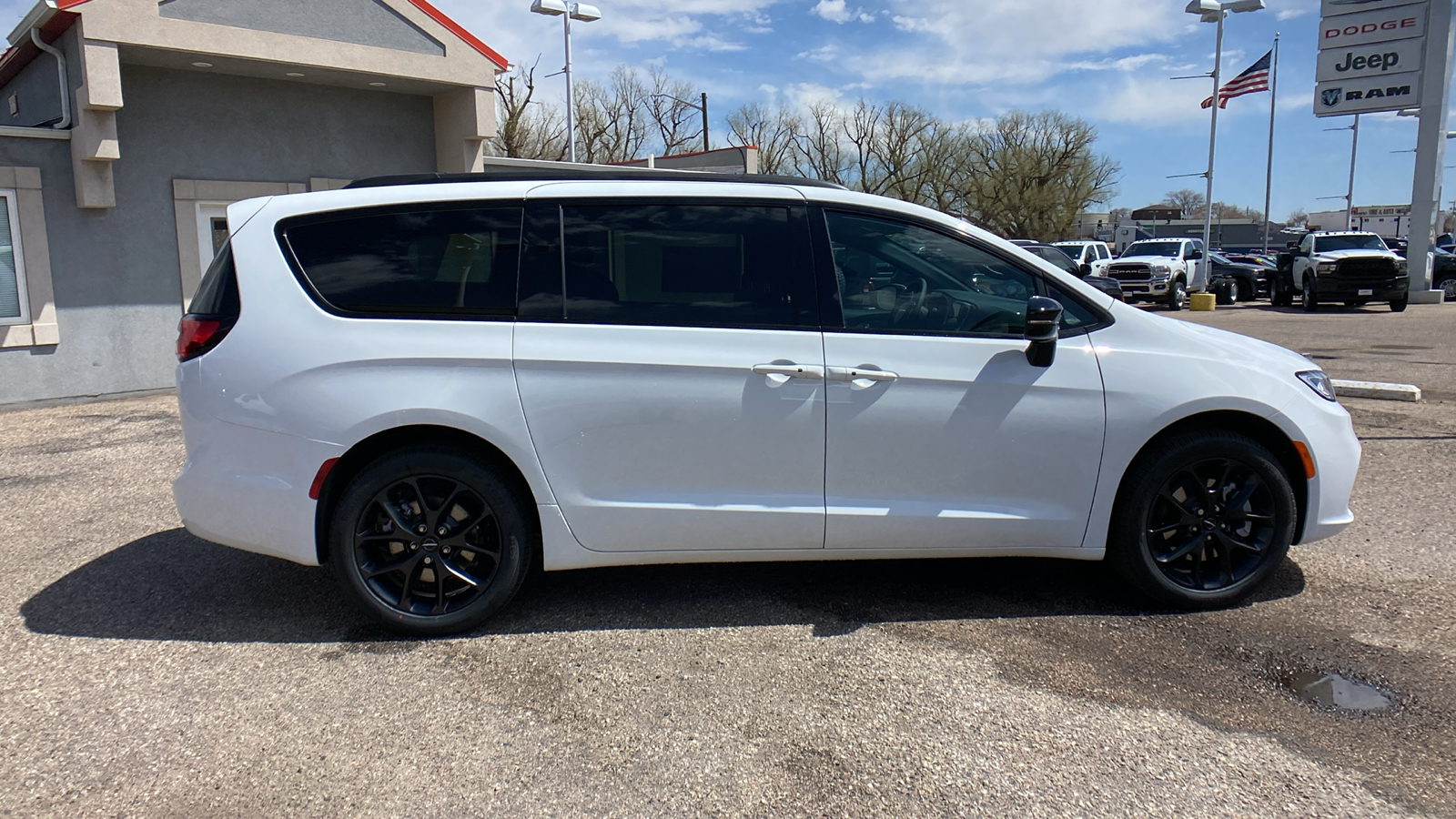 2024 Chrysler Pacifica Touring L AWD 8