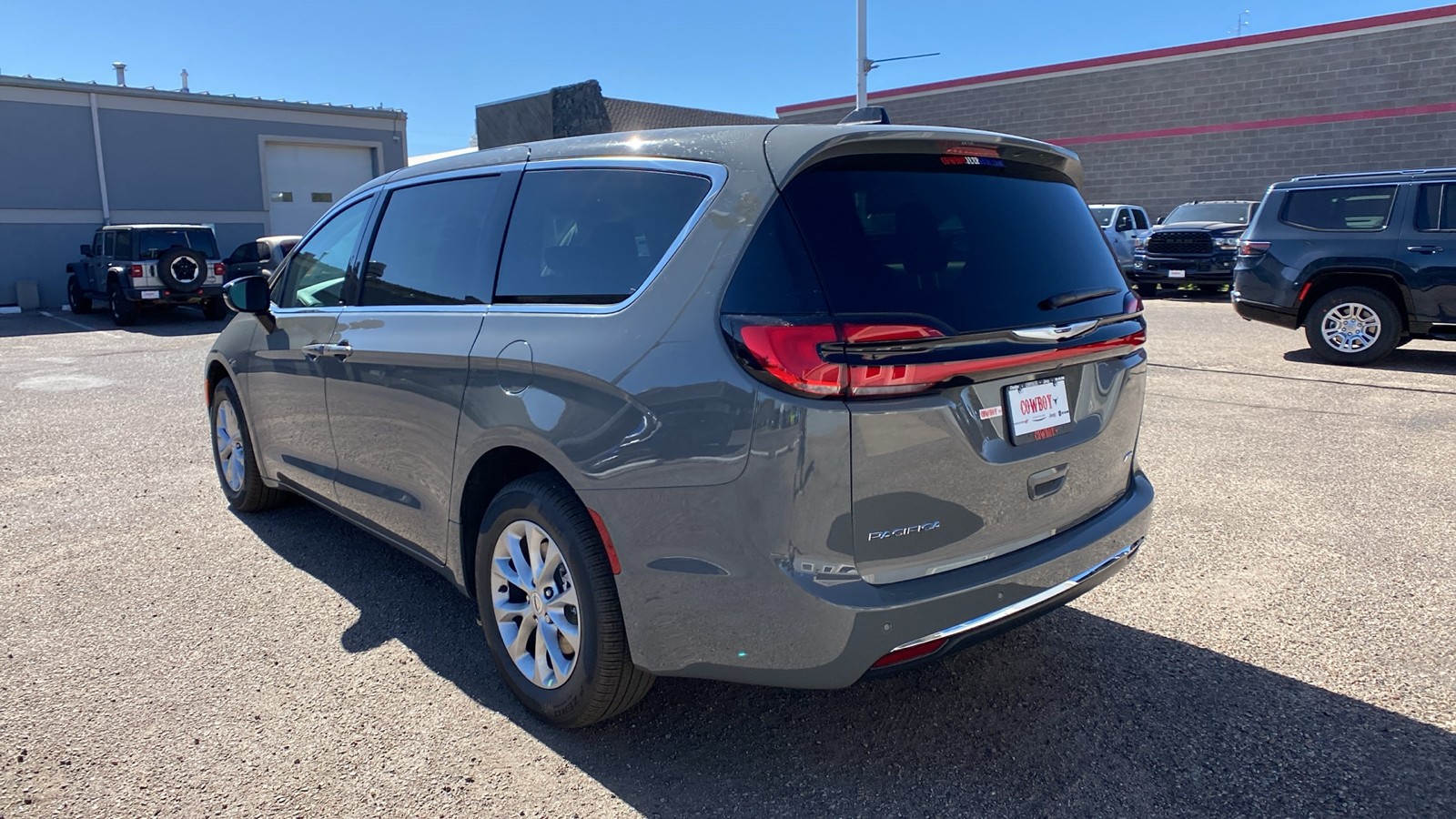 2024 Chrysler Pacifica Touring L AWD 3