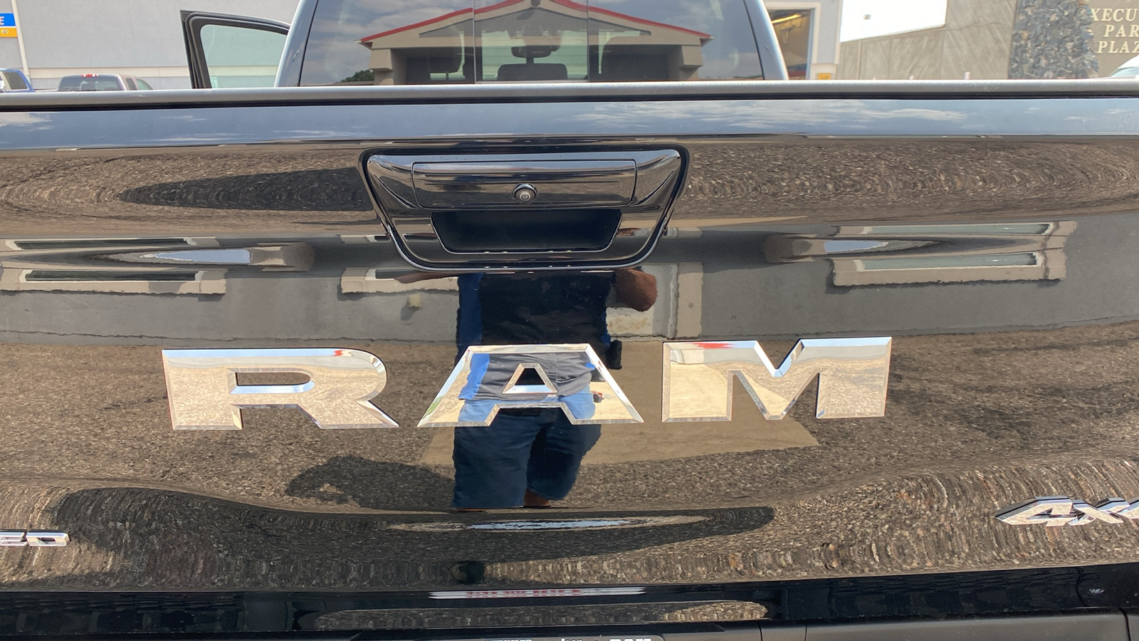 2025 Ram 1500 Limited 4x4 Crew Cab 57 Box 35