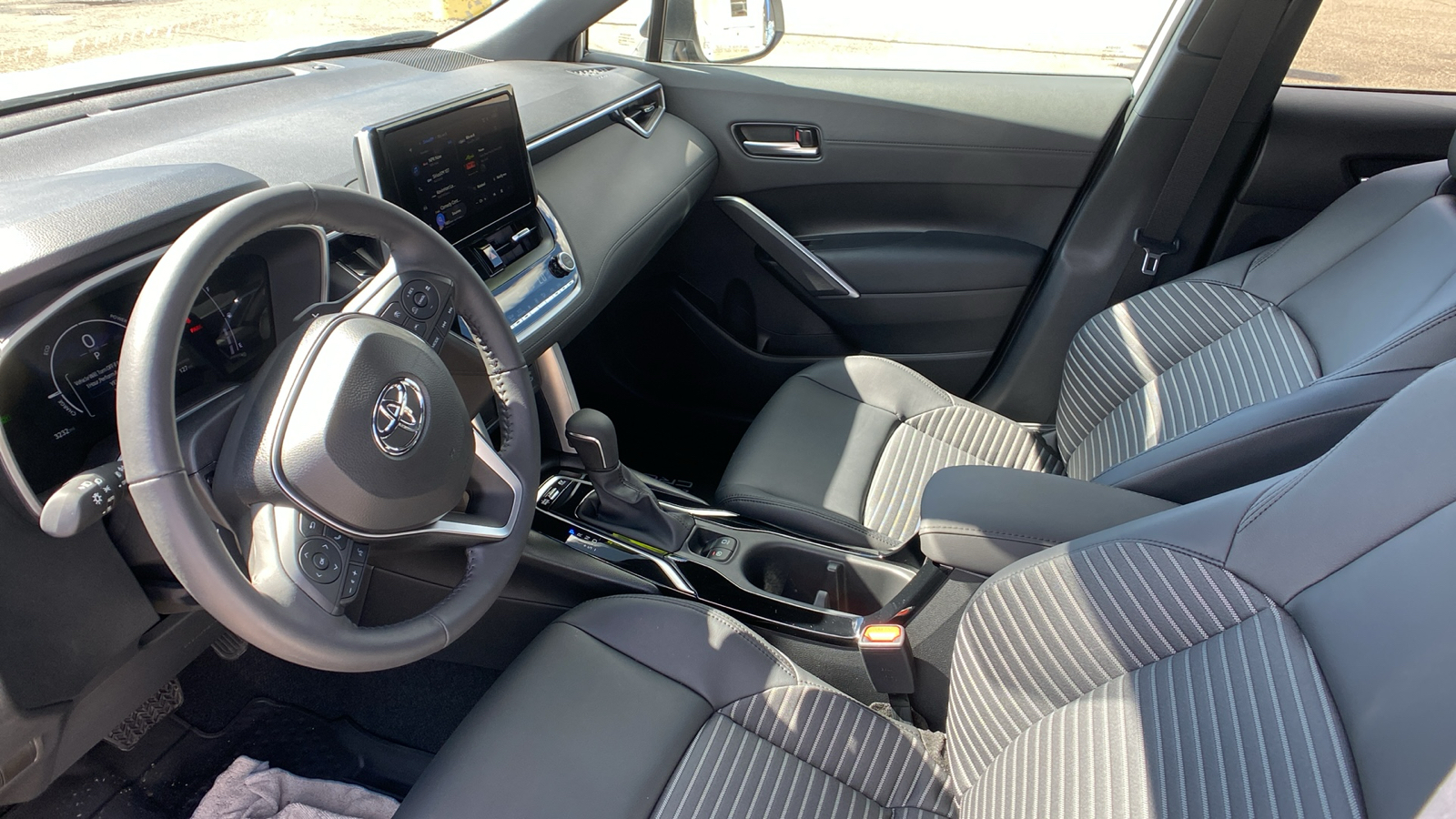 2023 Toyota Corolla Cross Hybrid XSE 4WD 18