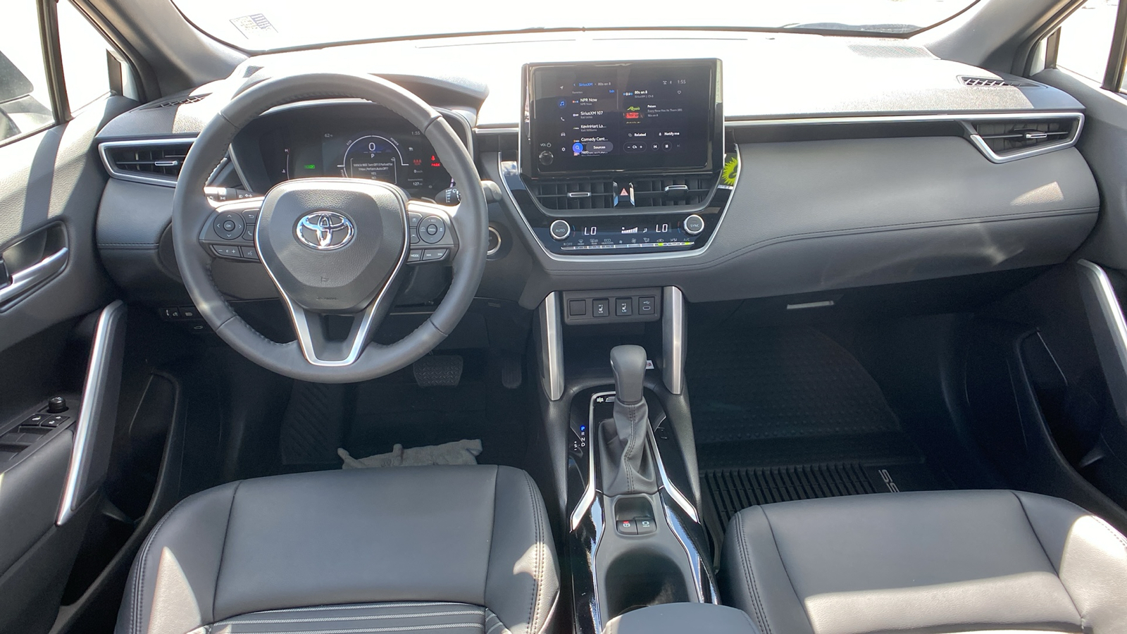 2023 Toyota Corolla Cross Hybrid XSE 4WD 32