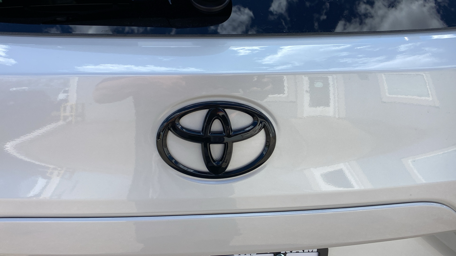 2023 Toyota Corolla Cross Hybrid XSE 4WD 34