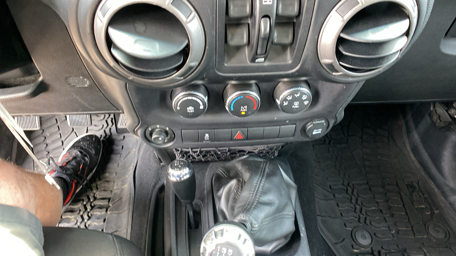 2015 Jeep Wrangler Unlimited  25