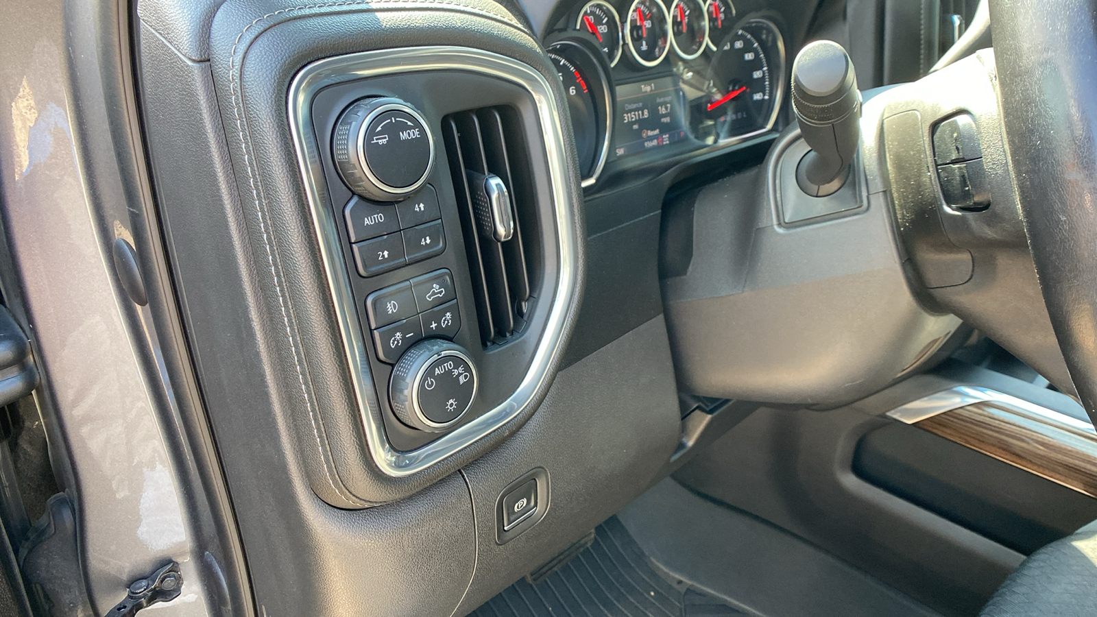 2020 Chevrolet Silverado 1500 4WD Crew Cab 147 RST 17