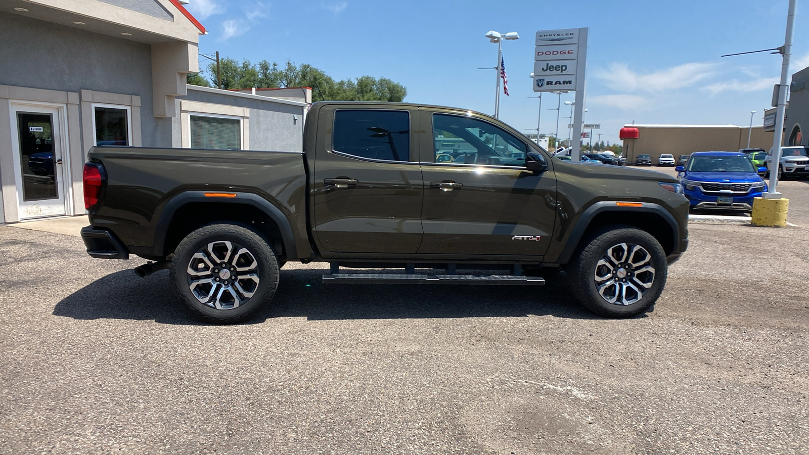 2023 GMC Canyon 4WD Crew Cab AT4 7