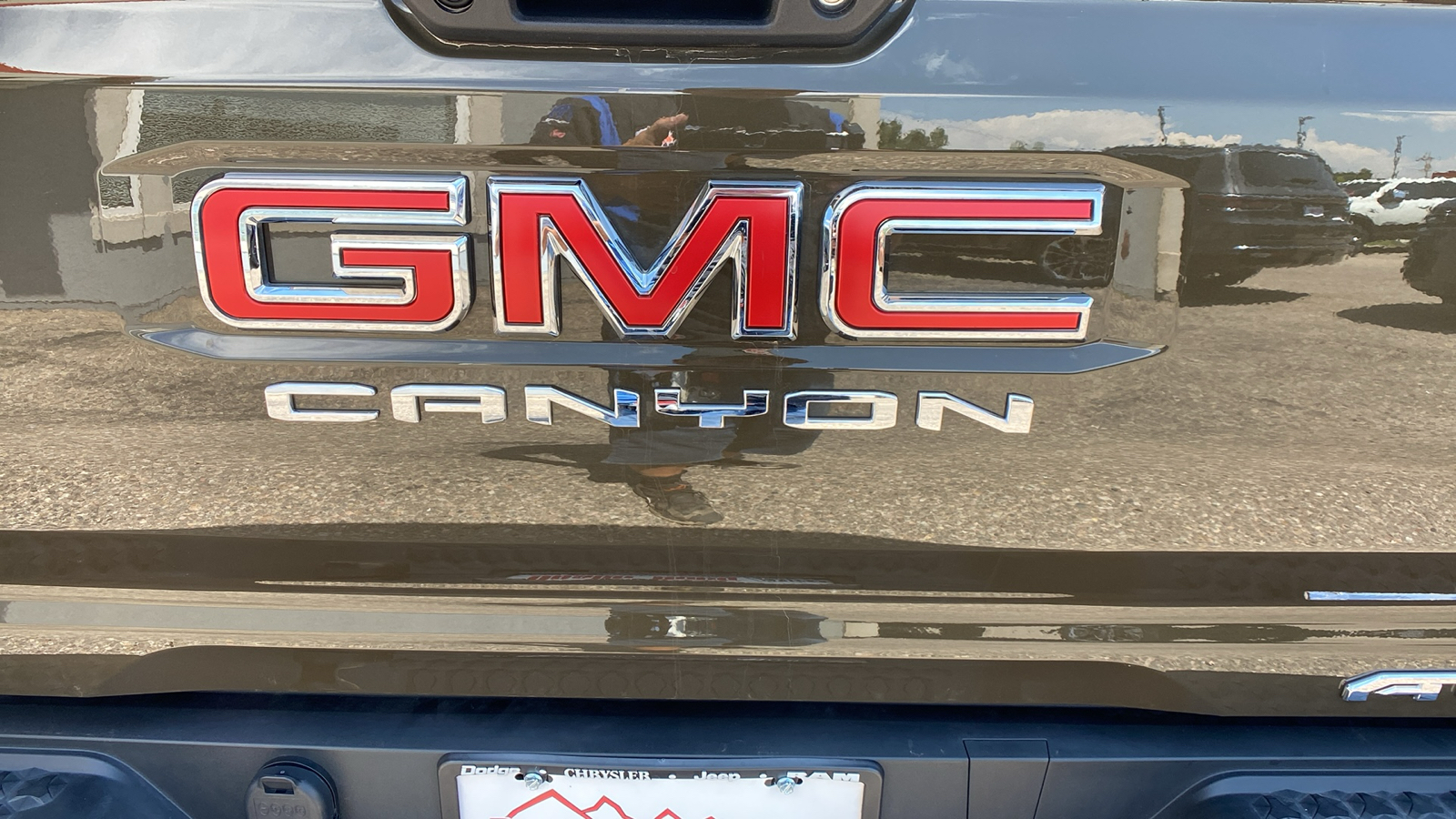 2023 GMC Canyon 4WD Crew Cab AT4 34