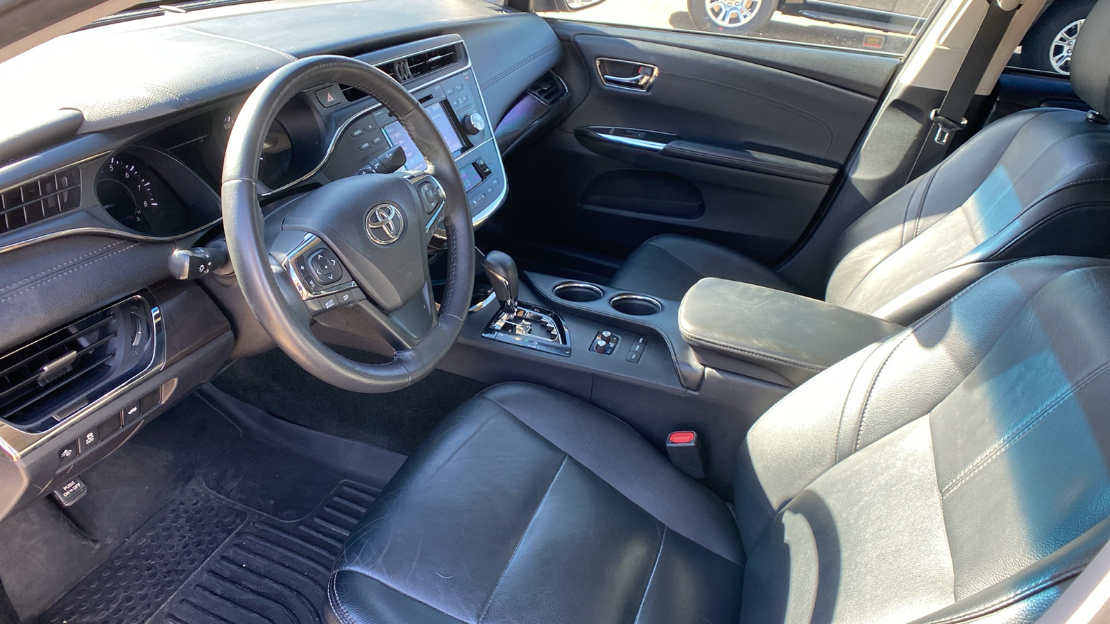 2018 Toyota Avalon XLE 17