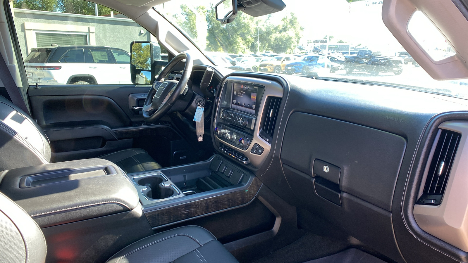 2015 GMC Sierra 3500HD Available Wifi 4WD Crew Cab 153.7 Denali 39