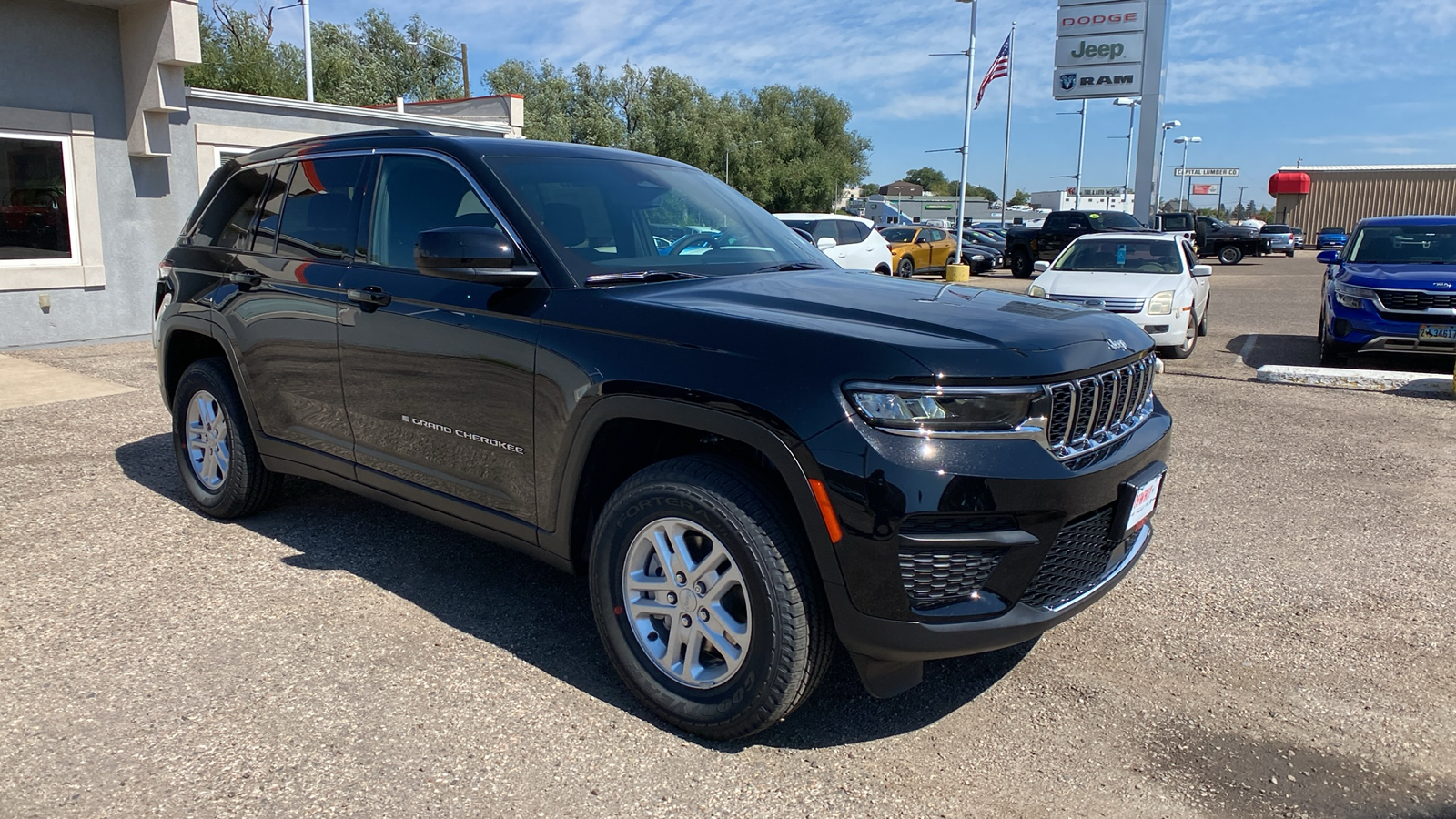 2024 Jeep Grand Cherokee Laredo 4x4 7