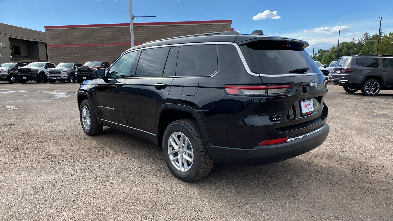 2024 Jeep Grand Cherokee L Laredo X 4x4 3