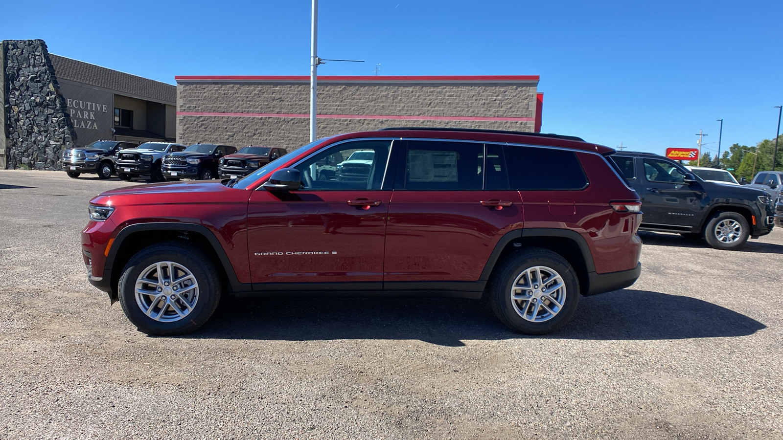 2024 Jeep Grand Cherokee L Laredo X 4x4 2