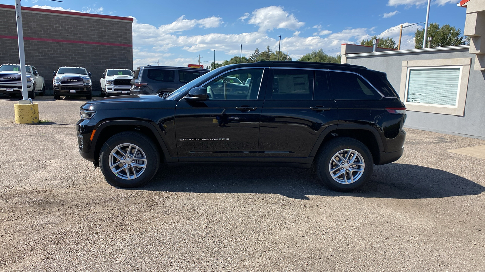 2024 Jeep Grand Cherokee Laredo X 4x4 2