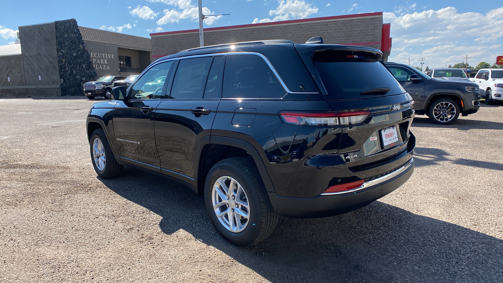 2024 Jeep Grand Cherokee Laredo X 4x4 3