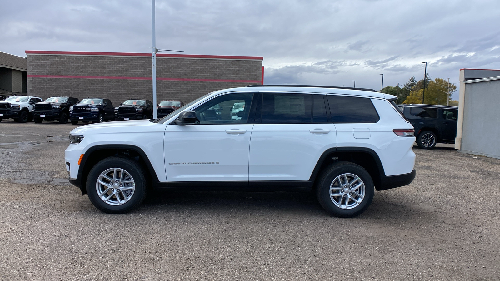 2024 Jeep Grand Cherokee L Laredo 4x4 2