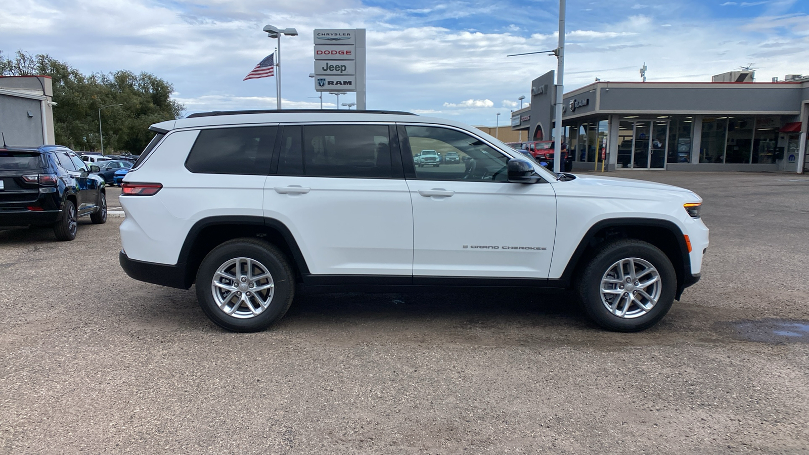 2024 Jeep Grand Cherokee L Laredo 4x4 6