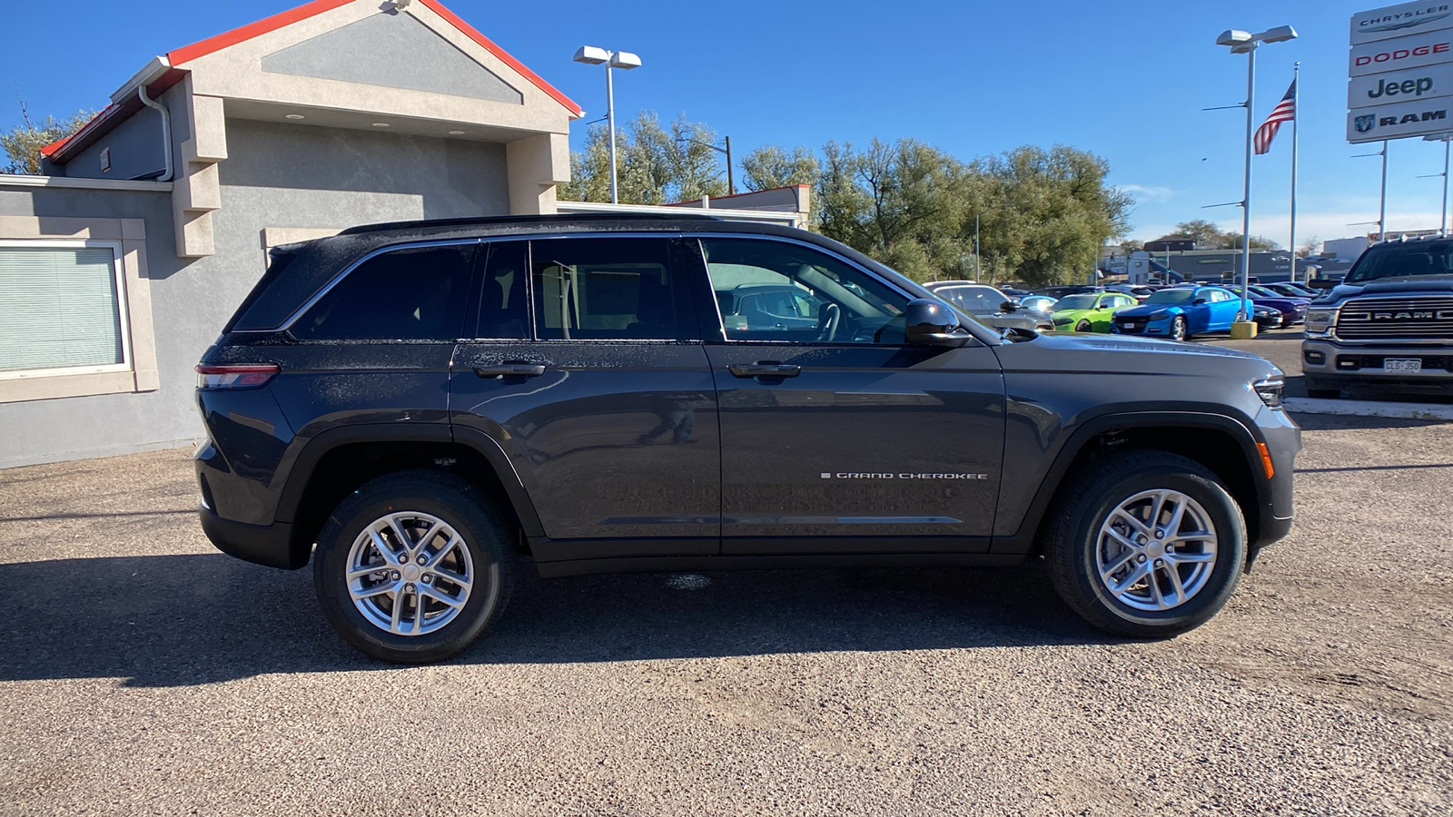 2025 Jeep Grand Cherokee Laredo X 4x4 6