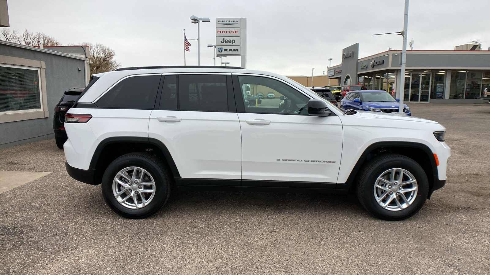 2025 Jeep Grand Cherokee Laredo X 4x4 6