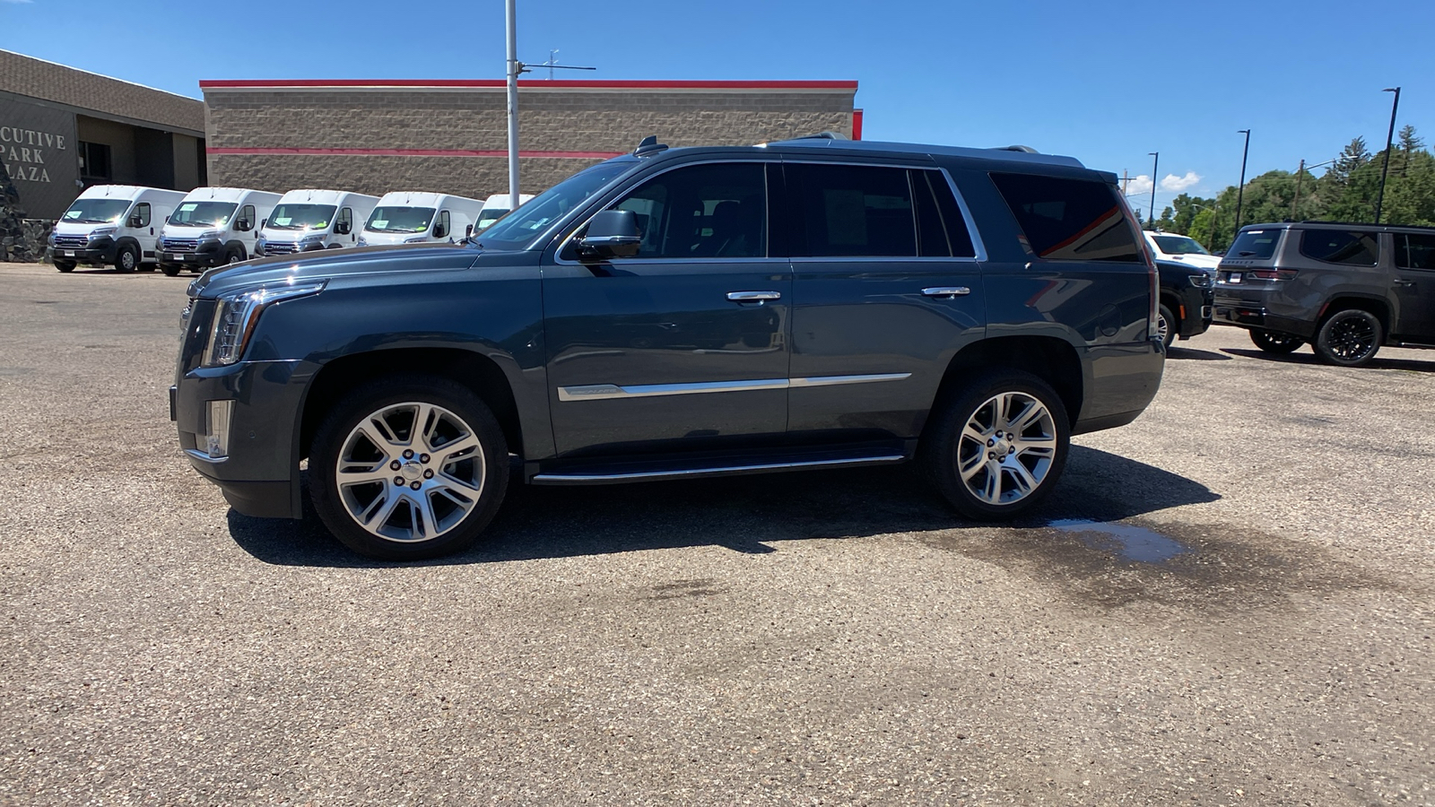 2019 Cadillac Escalade 4WD 4dr Luxury 2