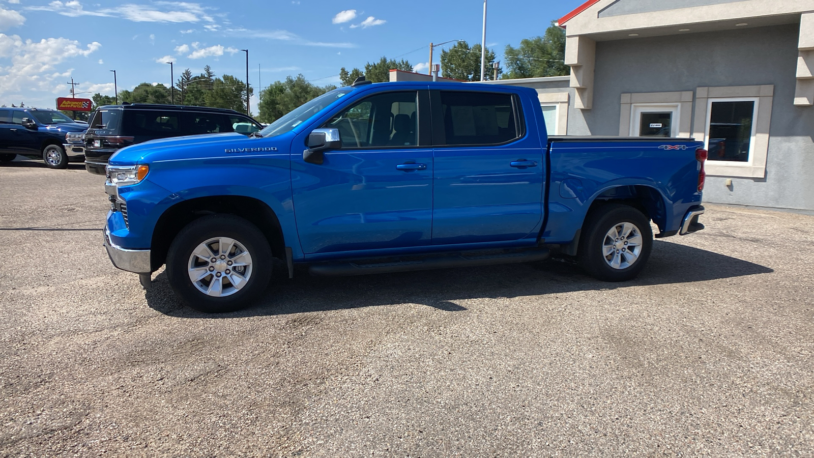 2023 Chevrolet Silverado 1500 4WD Crew Cab 147 LT w/1LT 2