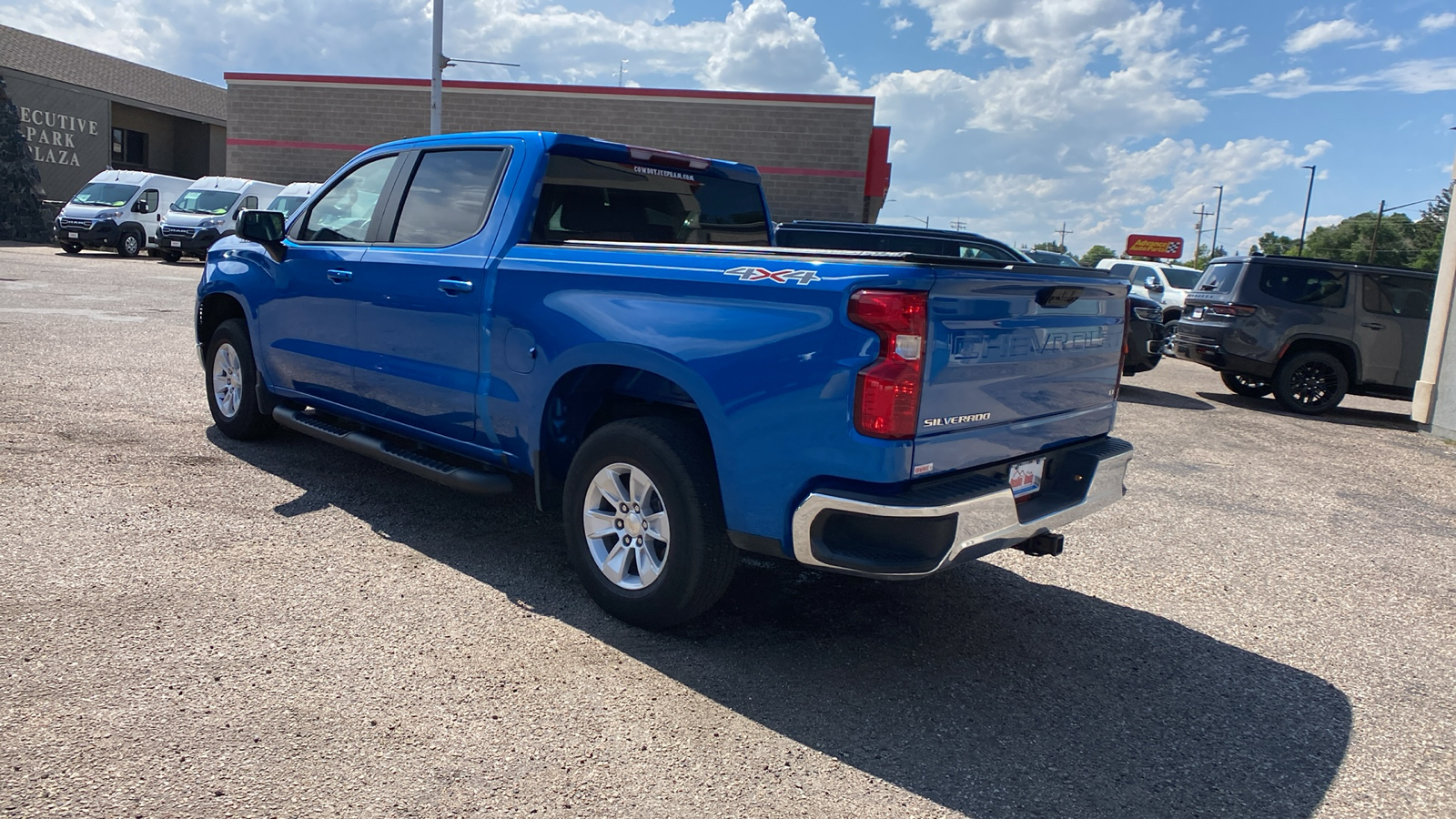 2023 Chevrolet Silverado 1500 4WD Crew Cab 147 LT w/1LT 4