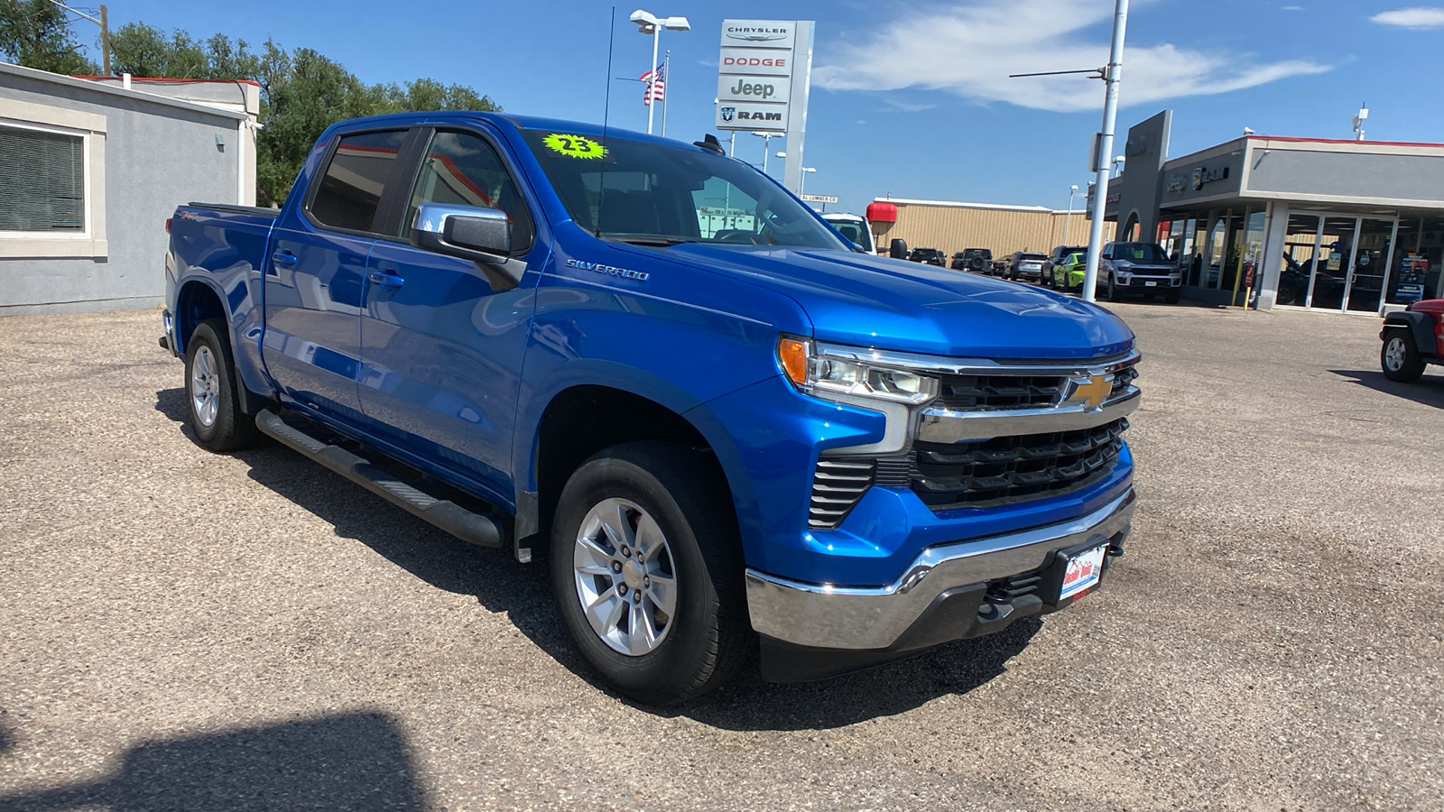 2023 Chevrolet Silverado 1500 4WD Crew Cab 147 LT w/1LT 8