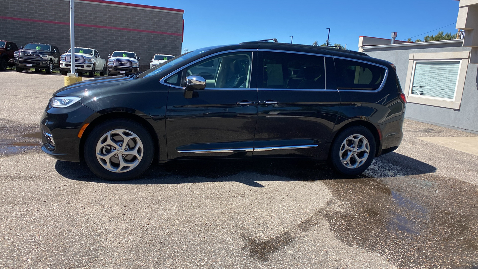 2022 Chrysler Pacifica Limited FWD 2