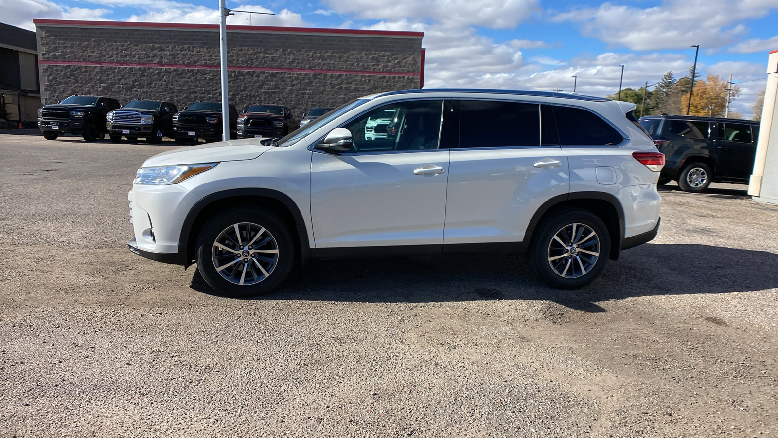 2019 Toyota Highlander SE V6 AWD 2