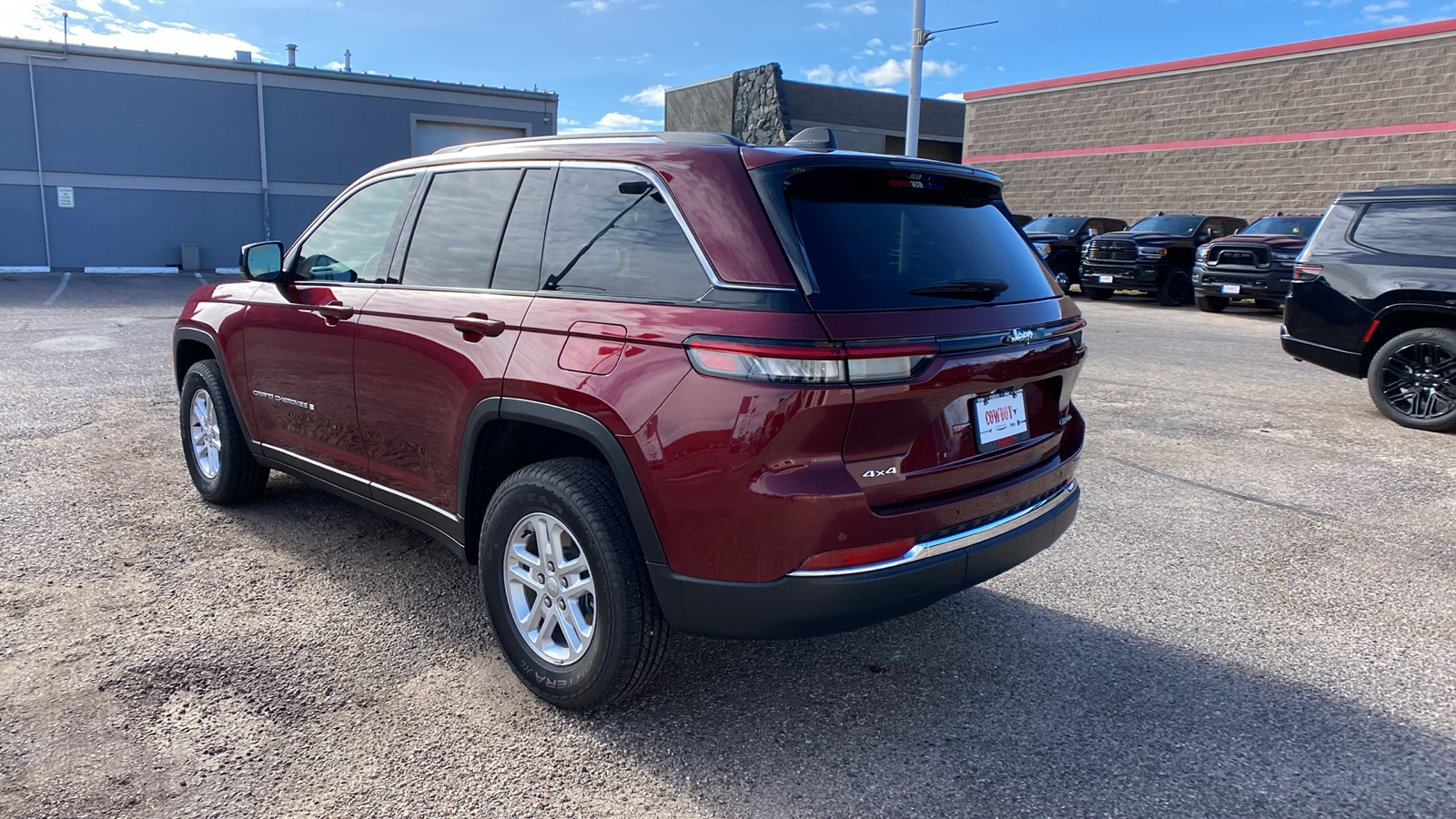 2023 Jeep Grand Cherokee Laredo 4x4 3