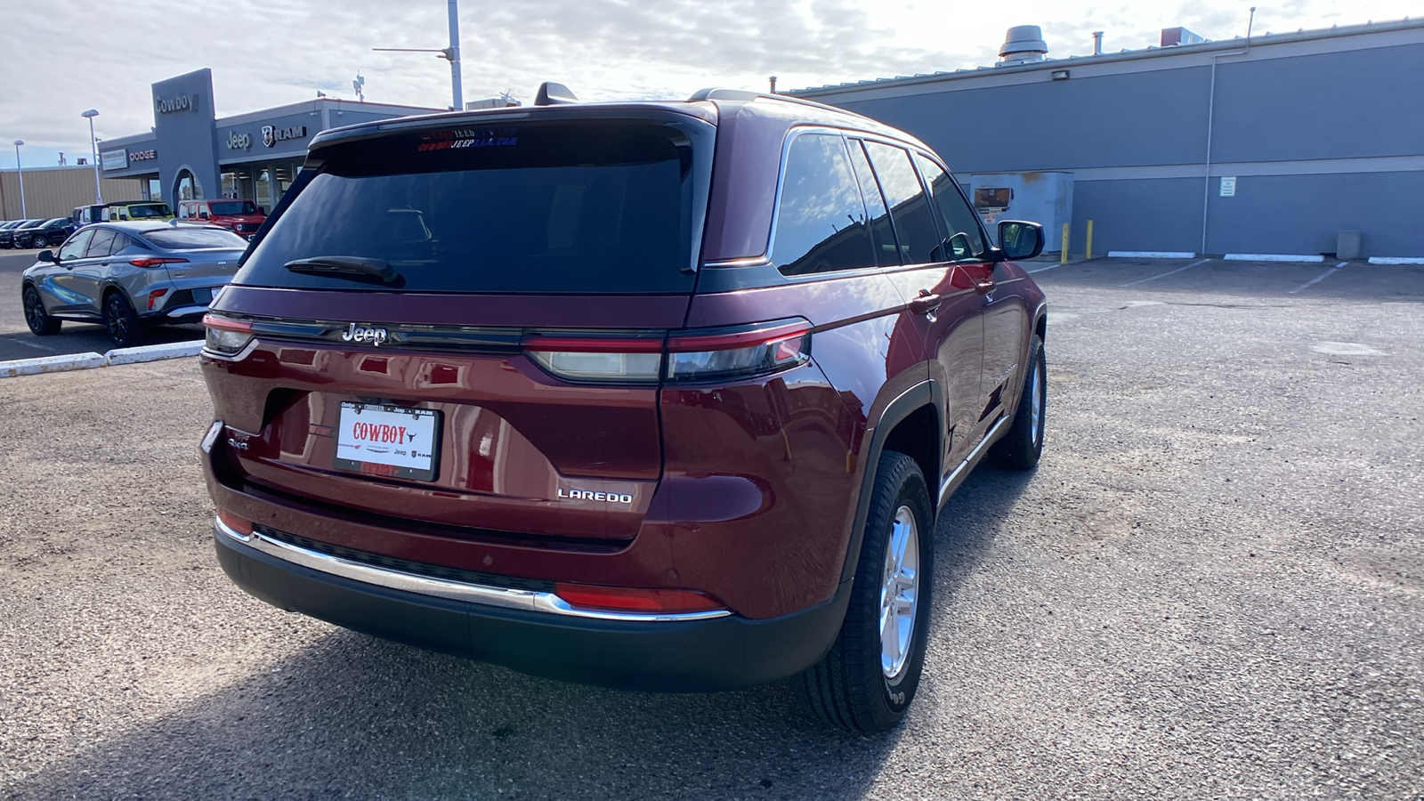 2023 Jeep Grand Cherokee Laredo 4x4 6