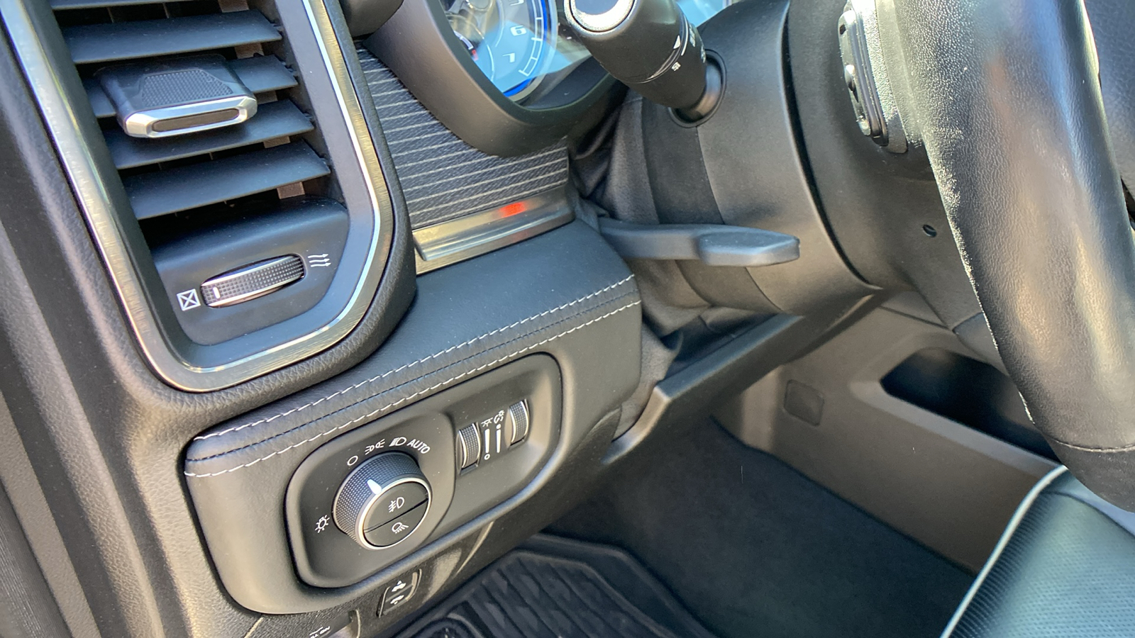 2019 Ram 1500 Limited 4x4 Crew Cab 57 Box 18