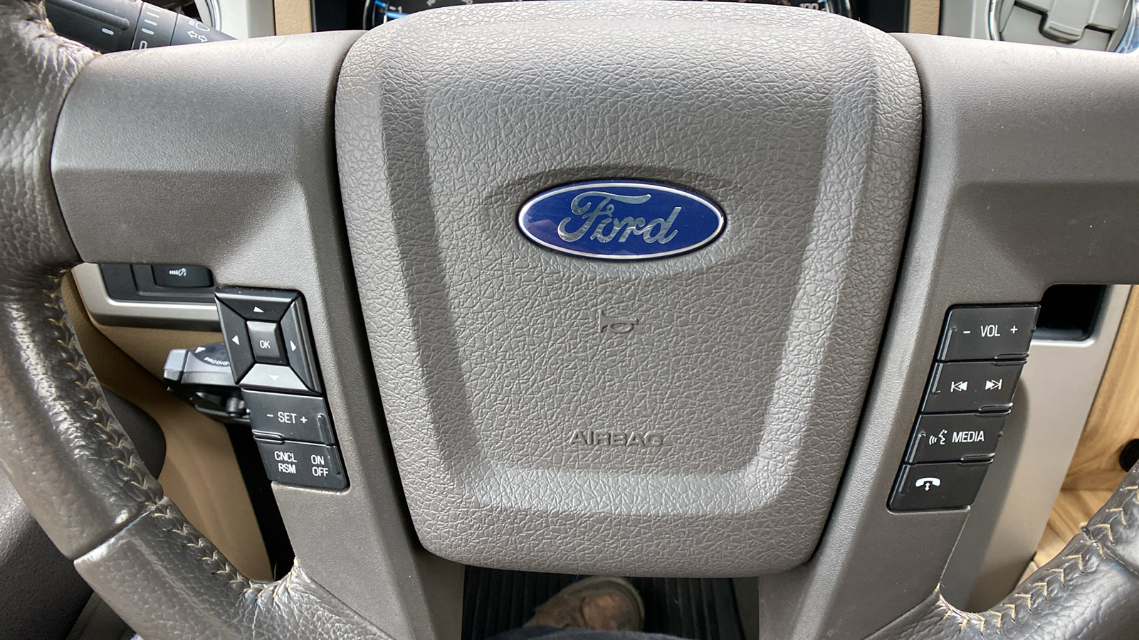 2011 Ford F-150  21