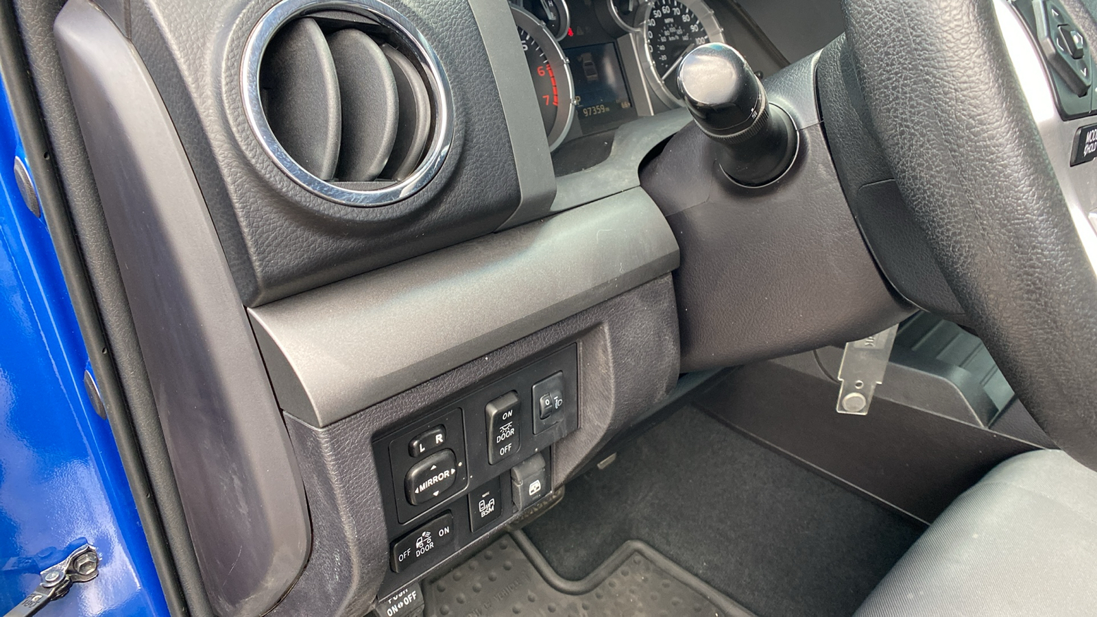 2016 Toyota Tundra 4WD Truck CrewMax 5.7L FFV V8 6-Spd AT SR5 18