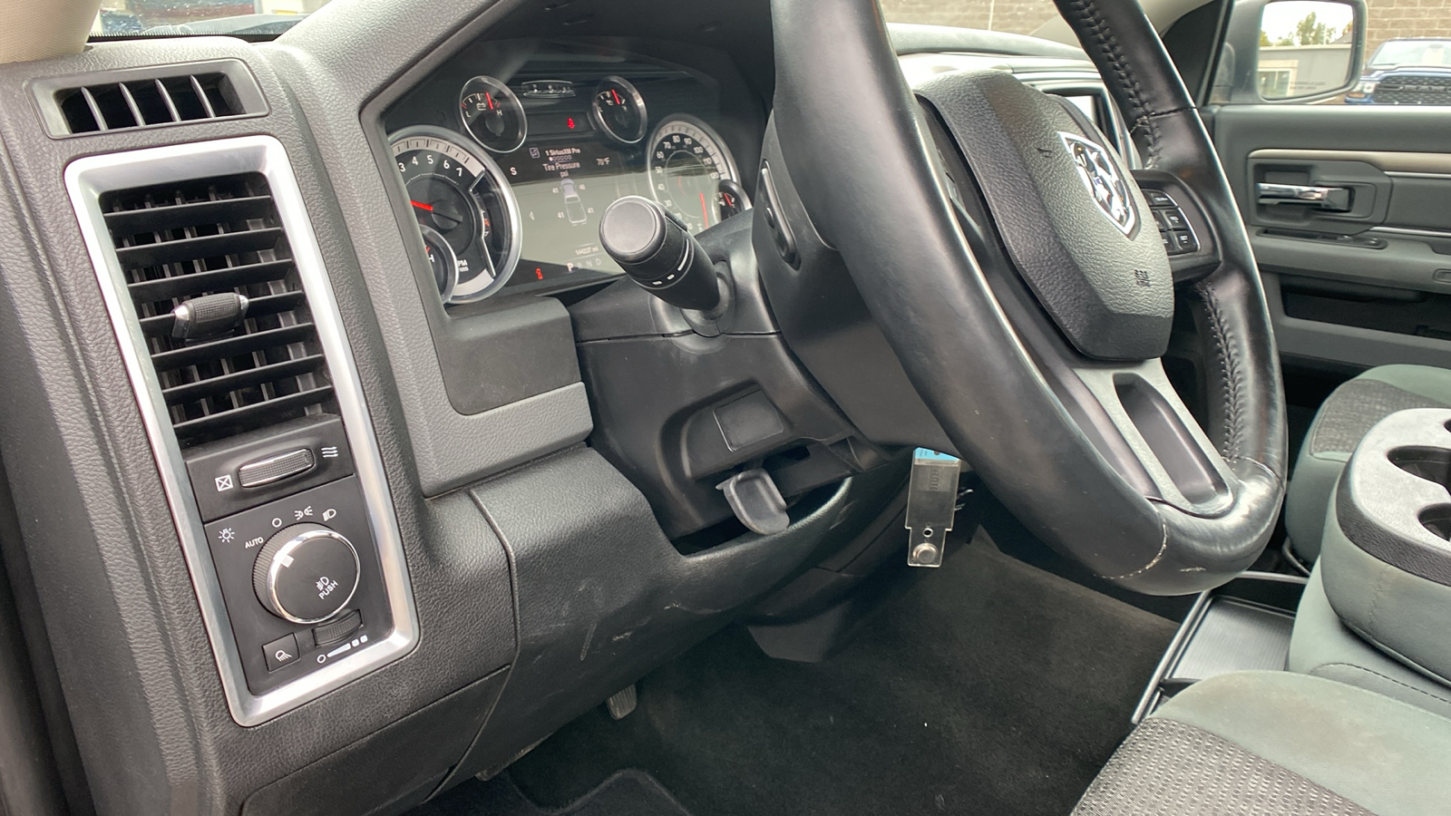 2016 Ram 1500 4WD Crew Cab 140.5 Big Horn 16