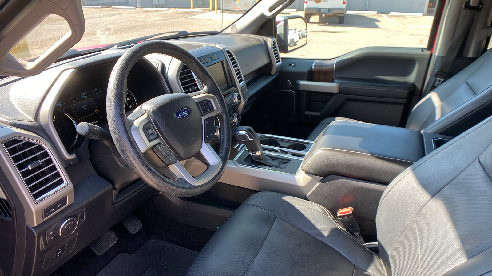 2015 Ford F-150 4WD SuperCrew 145 Lariat 19