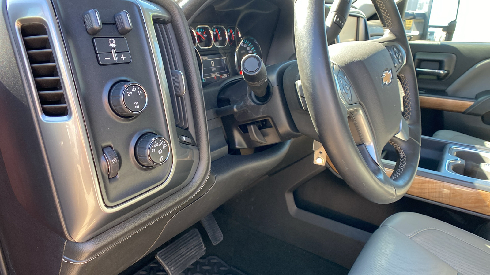 2016 Chevrolet Silverado 3500HD 4WD Crew Cab 167.7 LTZ 18