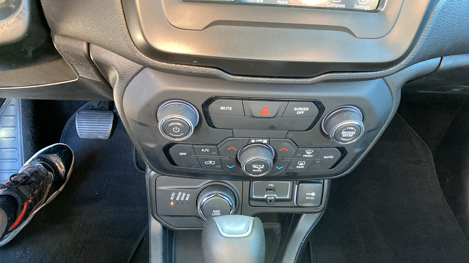 2019 Jeep Renegade Latitude 4x4 25