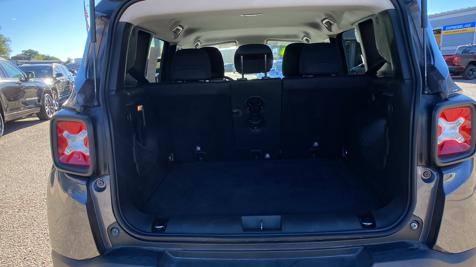 2019 Jeep Renegade Latitude 4x4 36